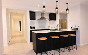 New Spacious 4 Bedroom Retreat Fully Air Conditioned In Loganholme